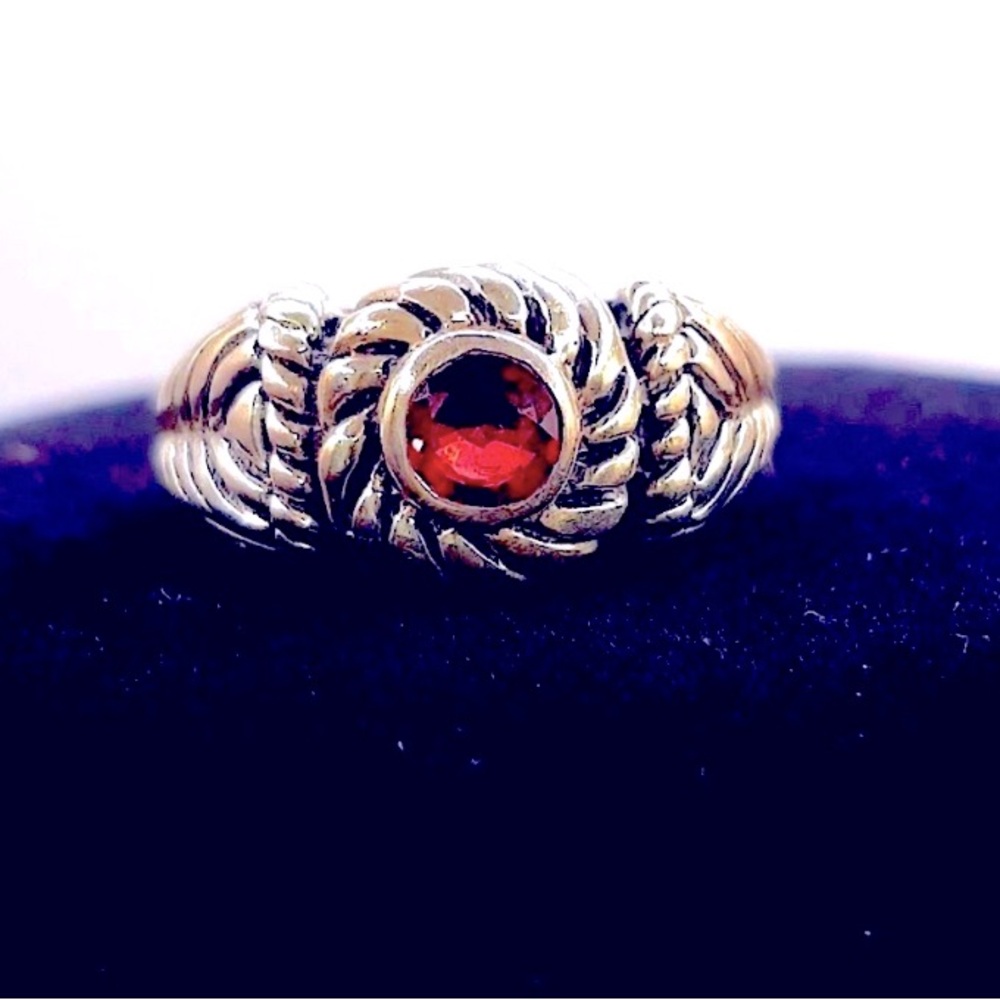 925 STERLING SILVER and GARNET VINTAGE RING SIZE 6.5